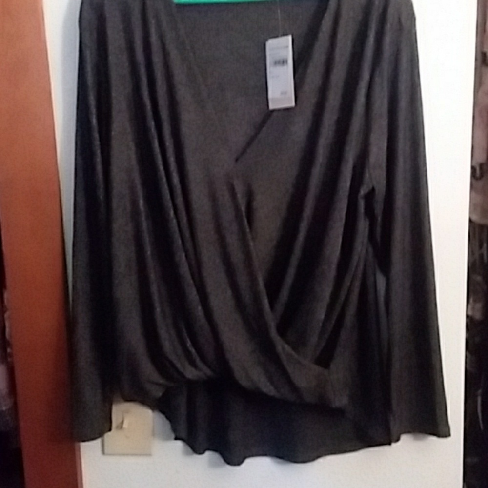 Ladies everleigh shirt. BNWT